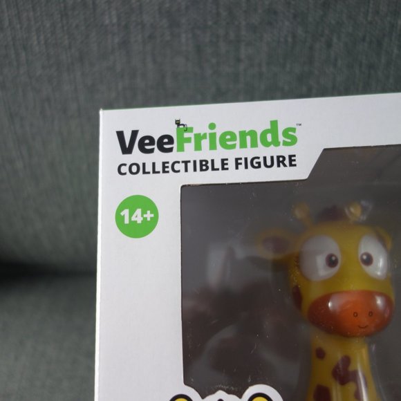 VeeFriends Genuine Giraffe Collectible Figure Made for Macy's - Picture 3 of 7